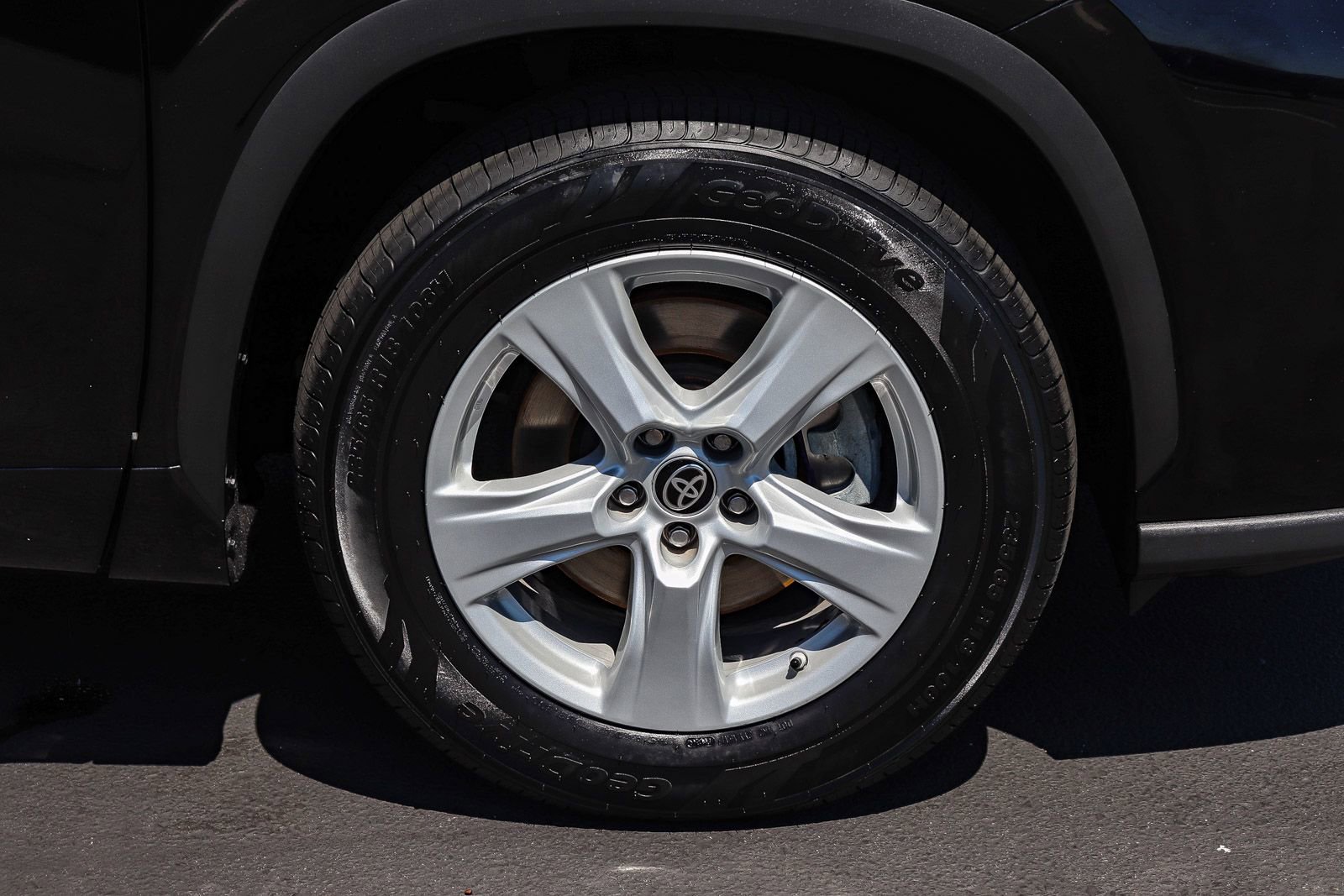 Used 2023 Toyota Highlander LE FWD image 11