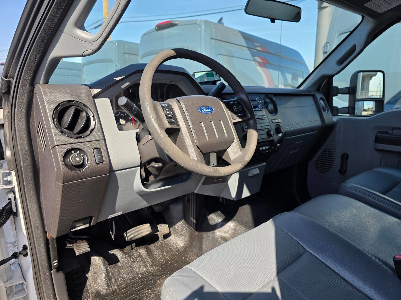 Used 2016 Ford F550 2WD Regular Cab Super Duty image 14