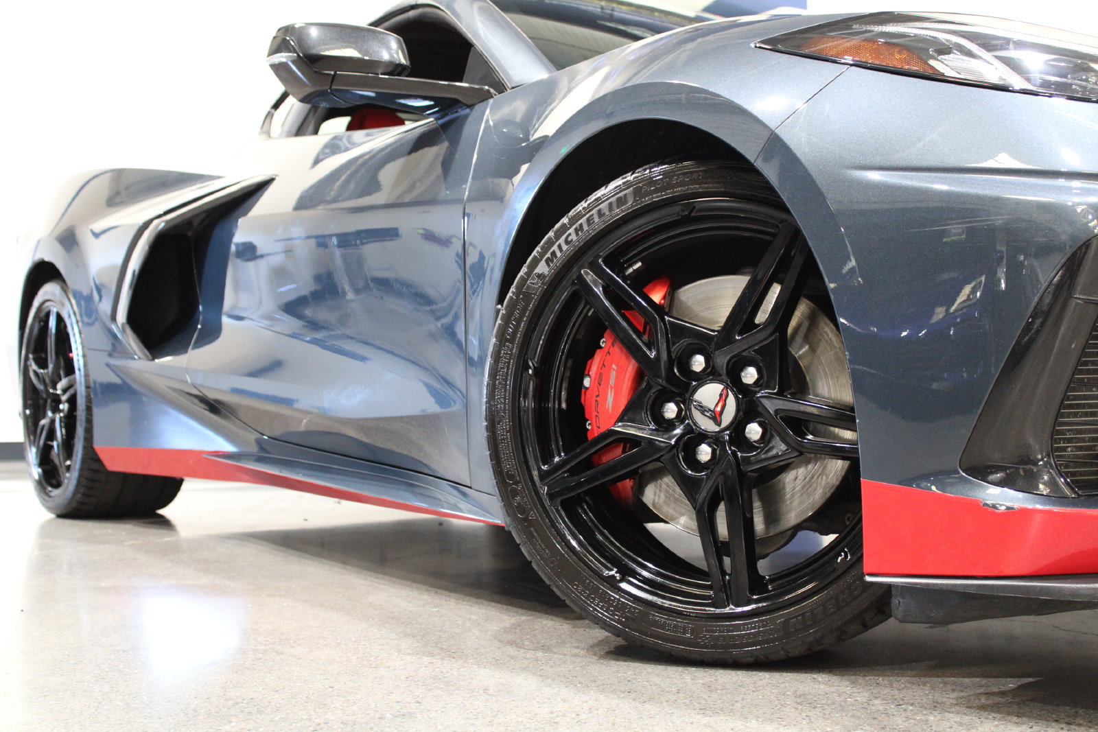 Used 2021 Chevrolet Corvette Stingray Coupe w/ Z51 Performance Package RWD image 3