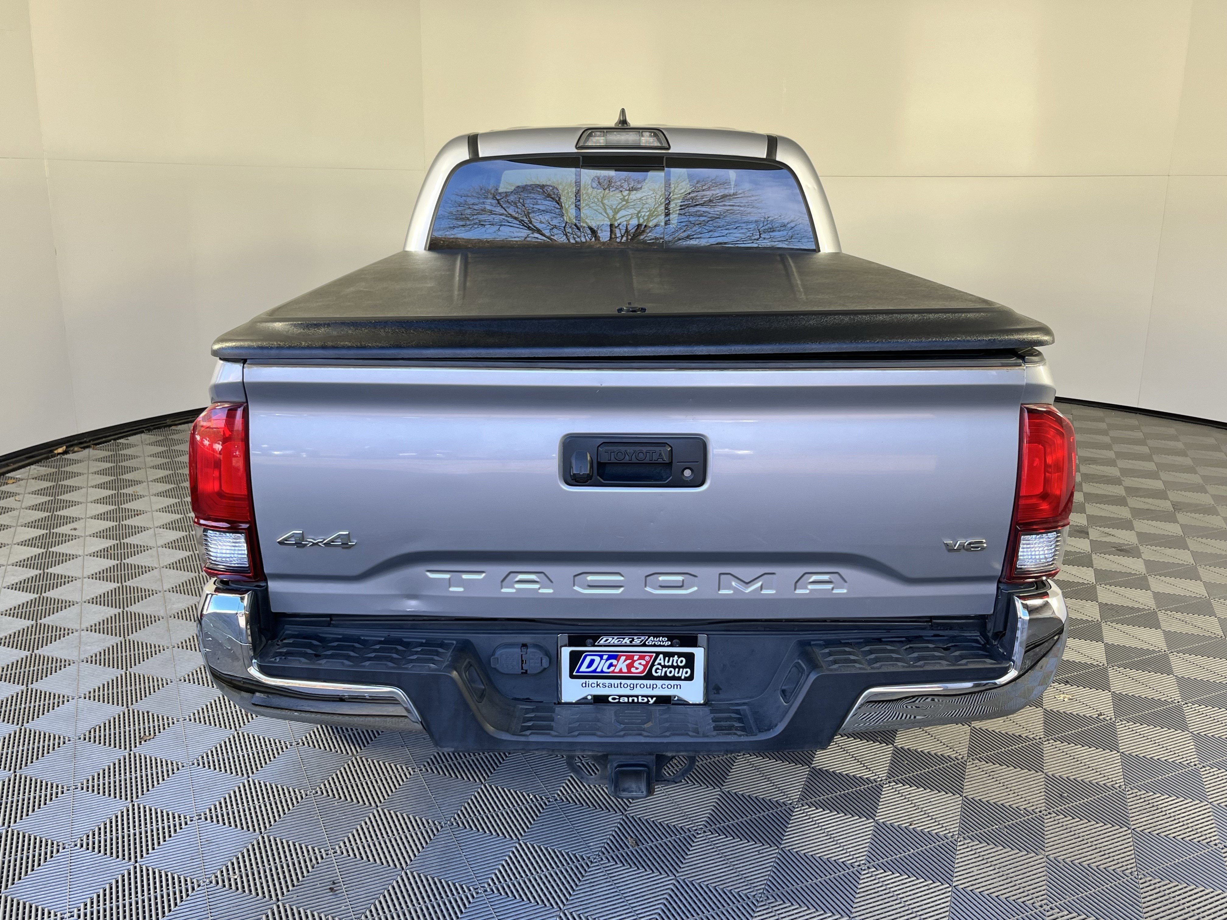 Used 2018 Toyota Tacoma SR5 image 4