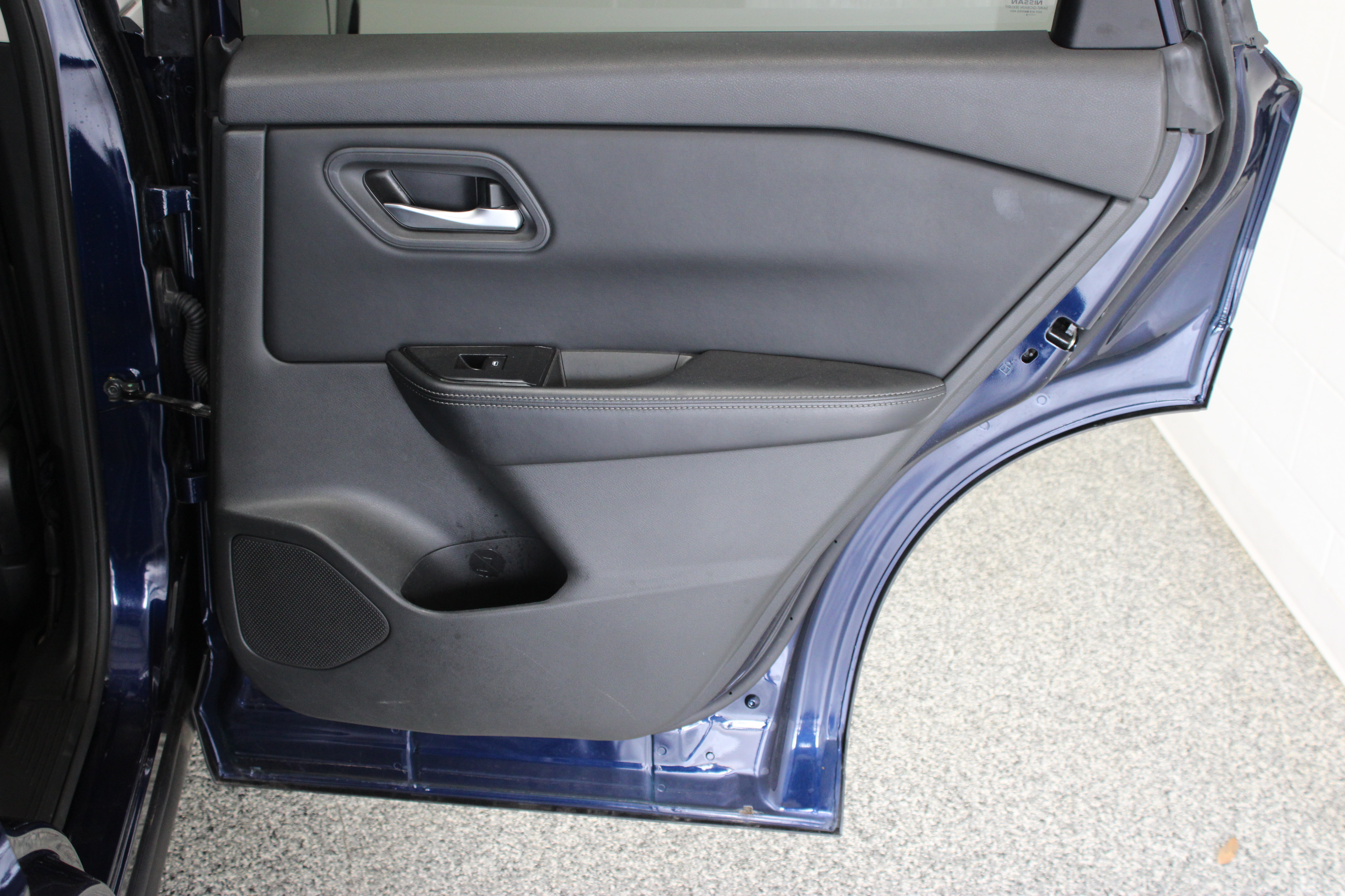 Used 2025 Nissan Rogue SV FWD image 32