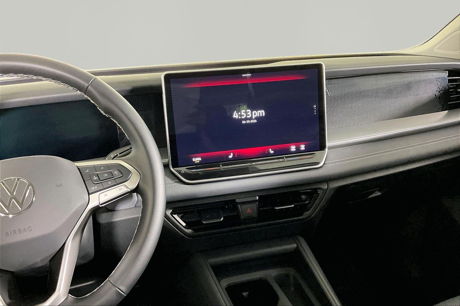 Used 2025 Volkswagen Tiguan SE AWD/4WD image 9