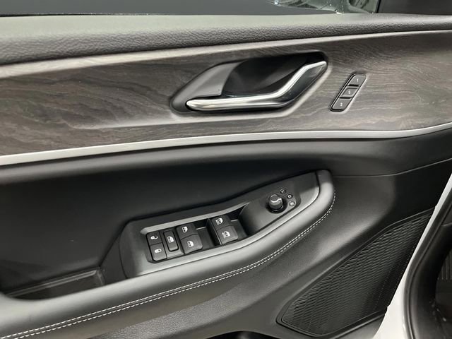 New 2025 Jeep Grand Cherokee L Limited w/ Luxury Tech Group II image 29