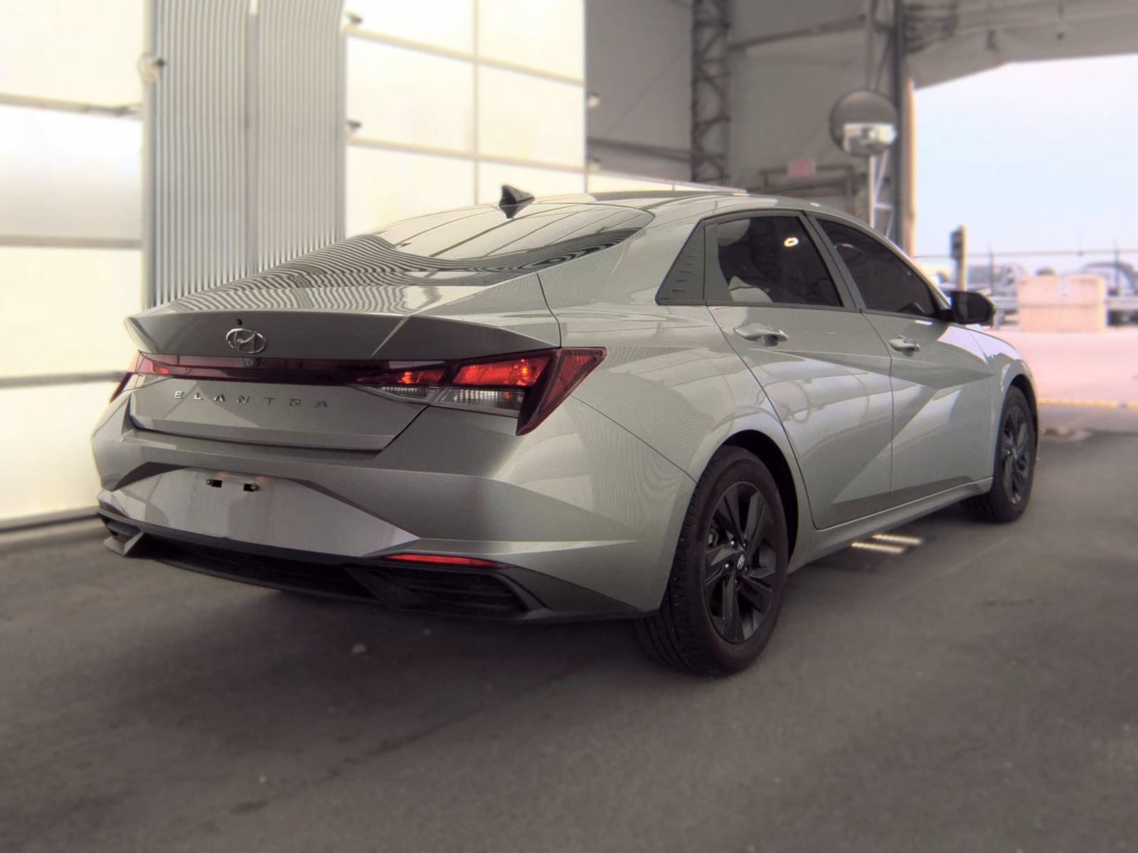 Used 2021 Hyundai Elantra SEL w/ Cargo Package FWD image 4