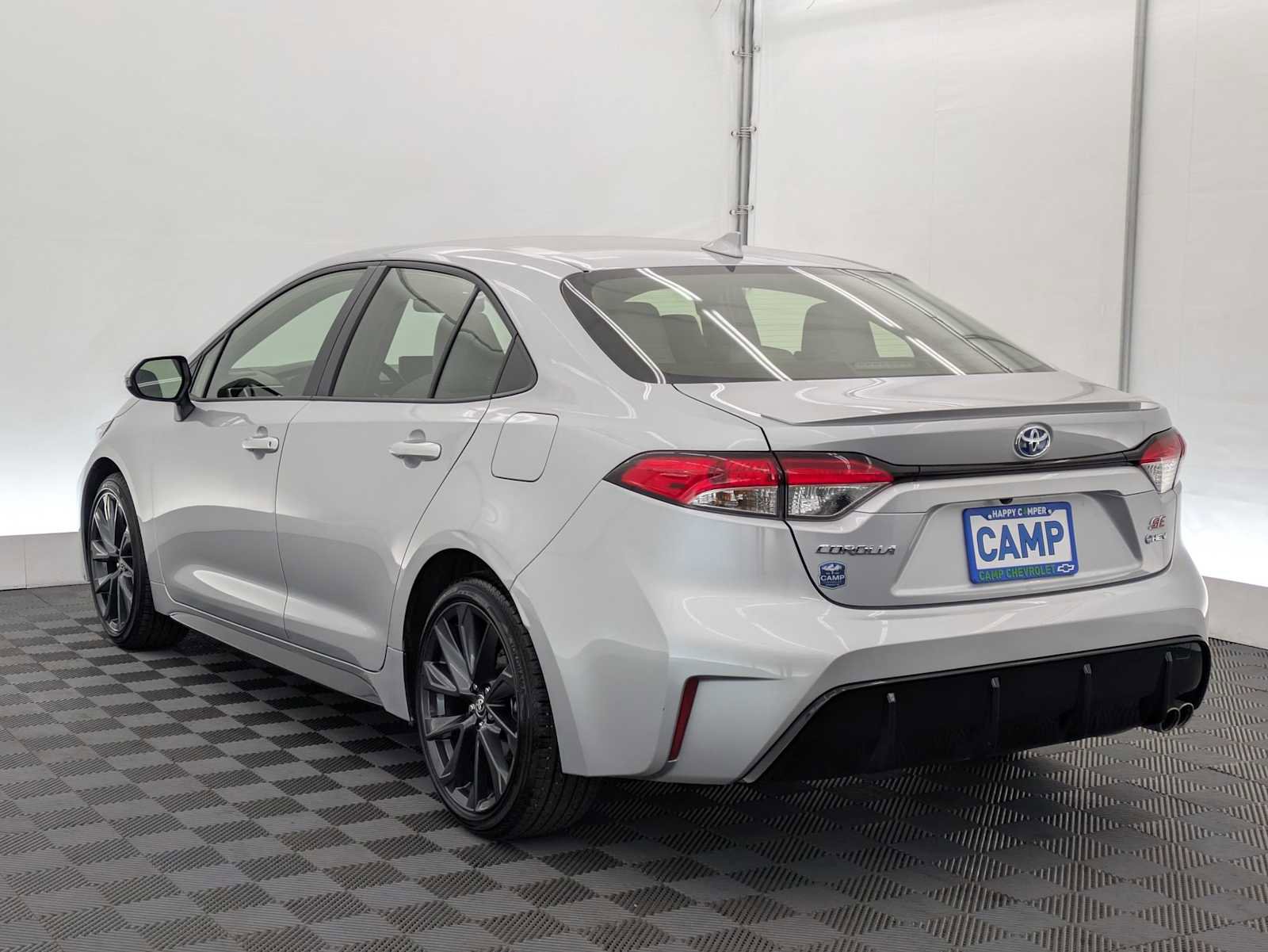Used 2025 Toyota Corolla SE w/ Convenience Package FWD image 4