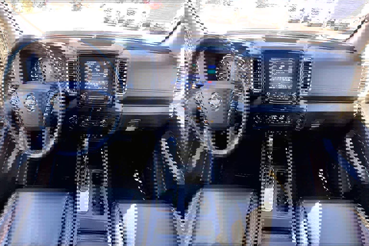 Used 2022 Nissan Frontier SV w/ SV Premium Package image 15