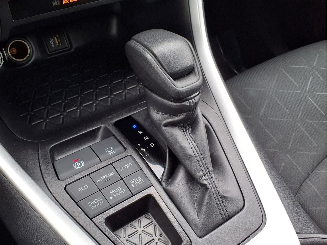 Used 2025 Toyota RAV4 XLE AWD/4WD image 17