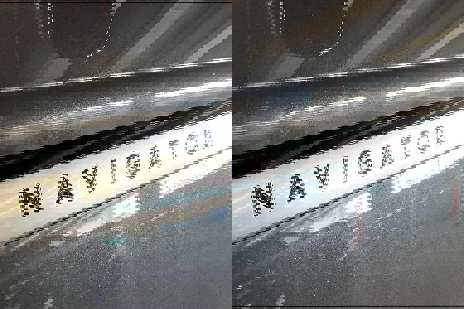 Used 2025 Lincoln Navigator Reserve image 9