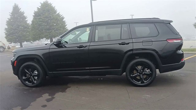 Used 2024 Jeep Grand Cherokee L Limited w/ Black Appearance Package image 8