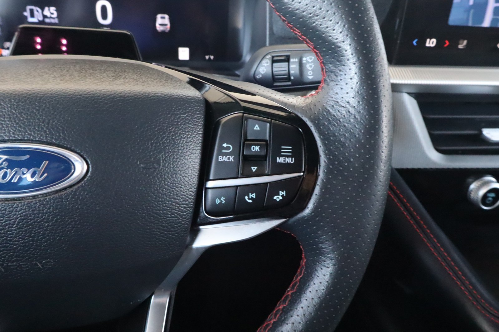 Used 2025 Ford Explorer ST-Line AWD/4WD image 25