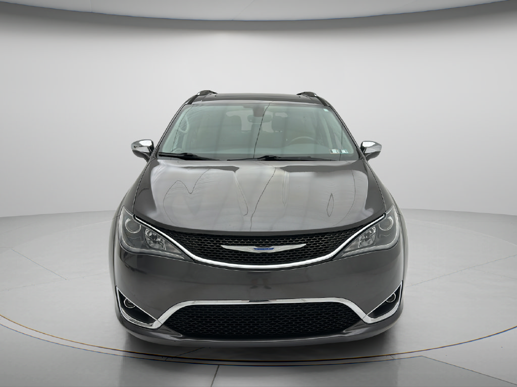 Used 2018 Chrysler Pacifica Limited w/ Tire & Wheel Group FWD image 2