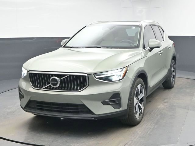 Used 2023 Volvo XC40 B5 Plus w/ Protection Package Premier image 3