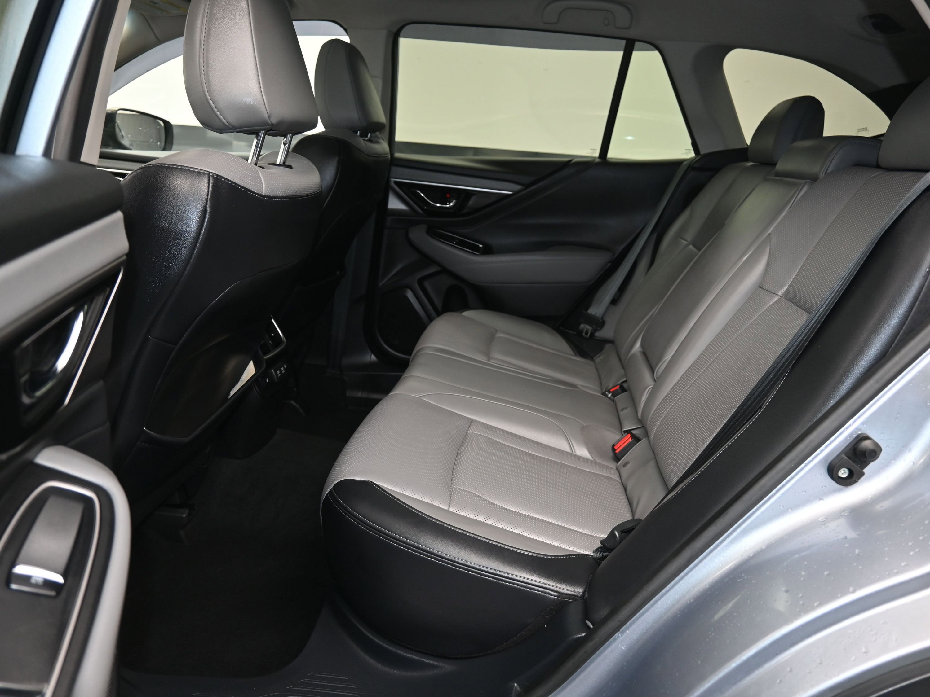 Used 2020 Subaru Outback Limited image 23