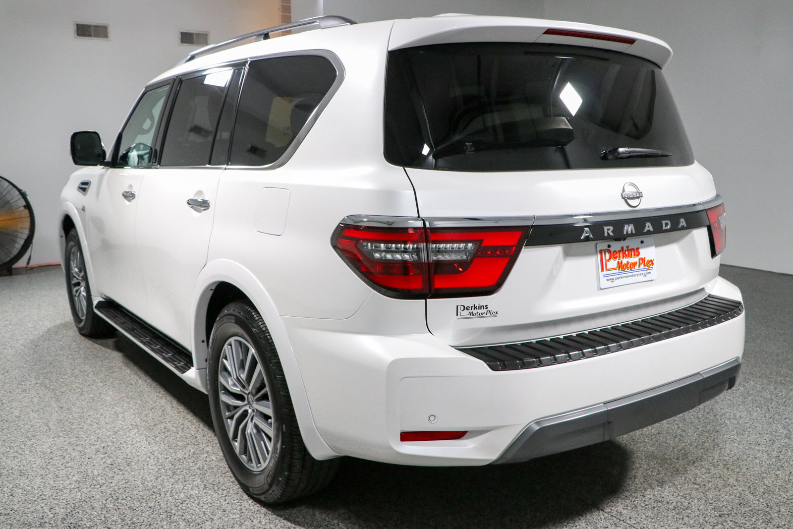 Used 2021 Nissan Armada SV w/ SV Appearance Package RWD image 9