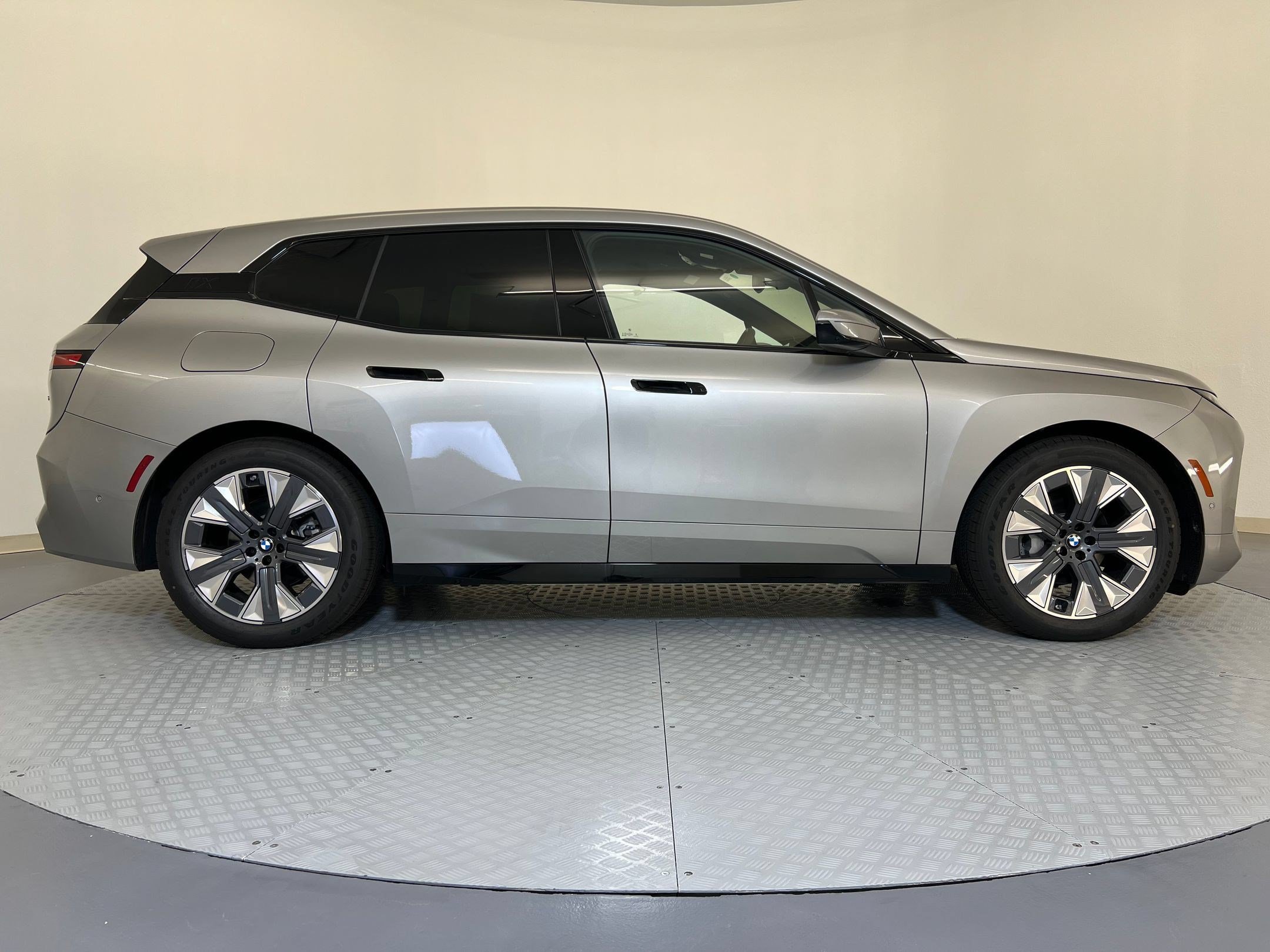 New 2026 BMW iX xDrive45 AWD/4WD image 8