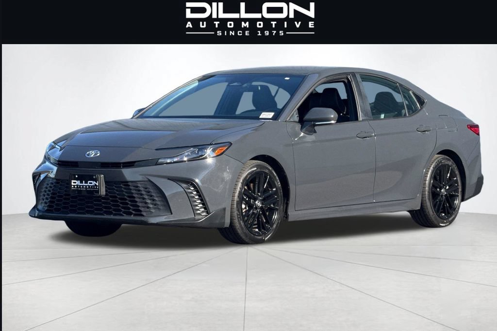 Used 2025 Toyota Camry SE FWD image 8