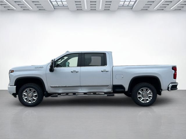 Used 2024 Chevrolet Silverado 2500 High Country w/ High Country Premium Package AWD/4WD image 7