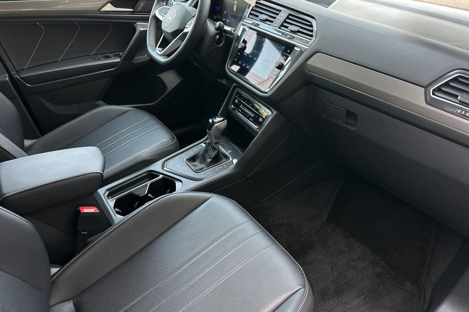 Used 2023 Volkswagen Tiguan SE FWD image 17