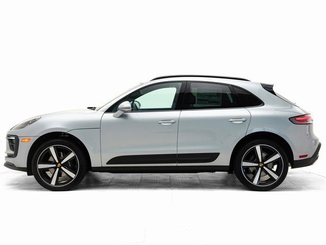 Certified 2025 Porsche Macan image 2