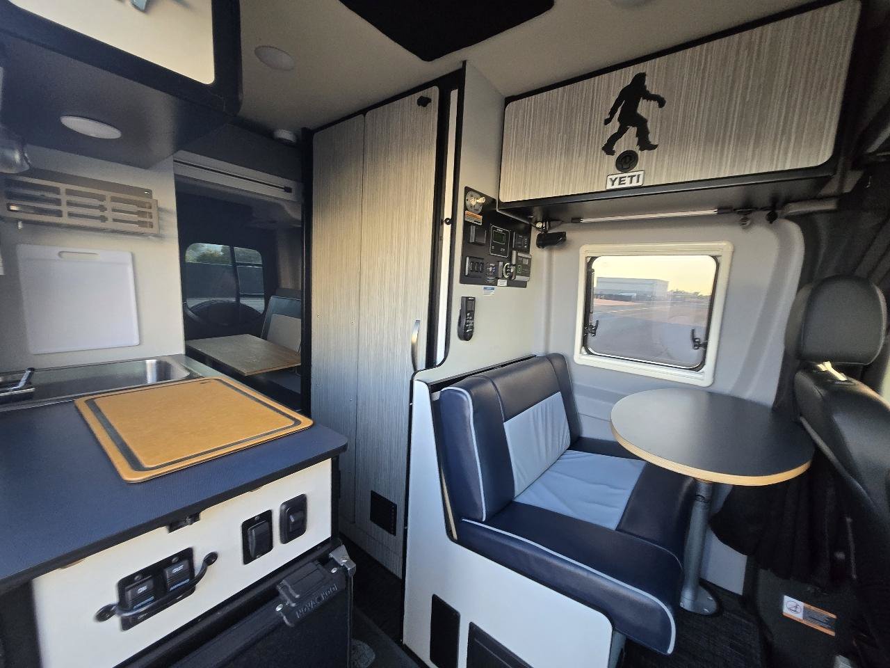 Used 2020 Mercedes-Benz Sprinter 2500 image 50