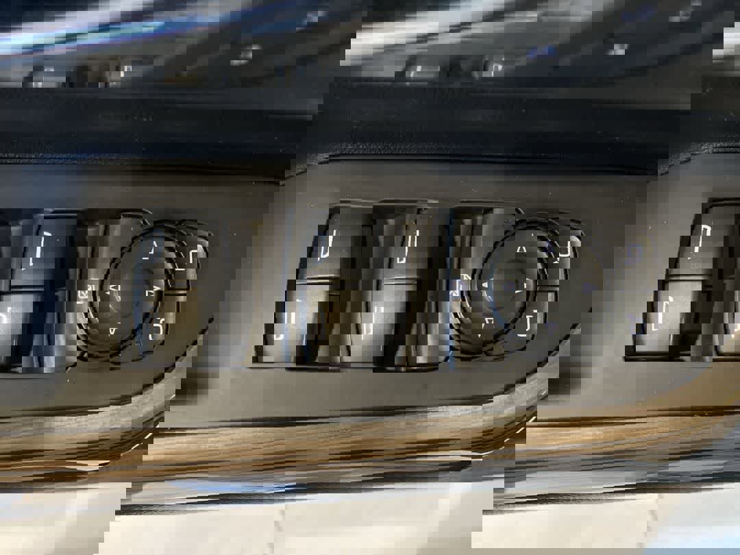 Used 2018 GMC Acadia SLE image 16