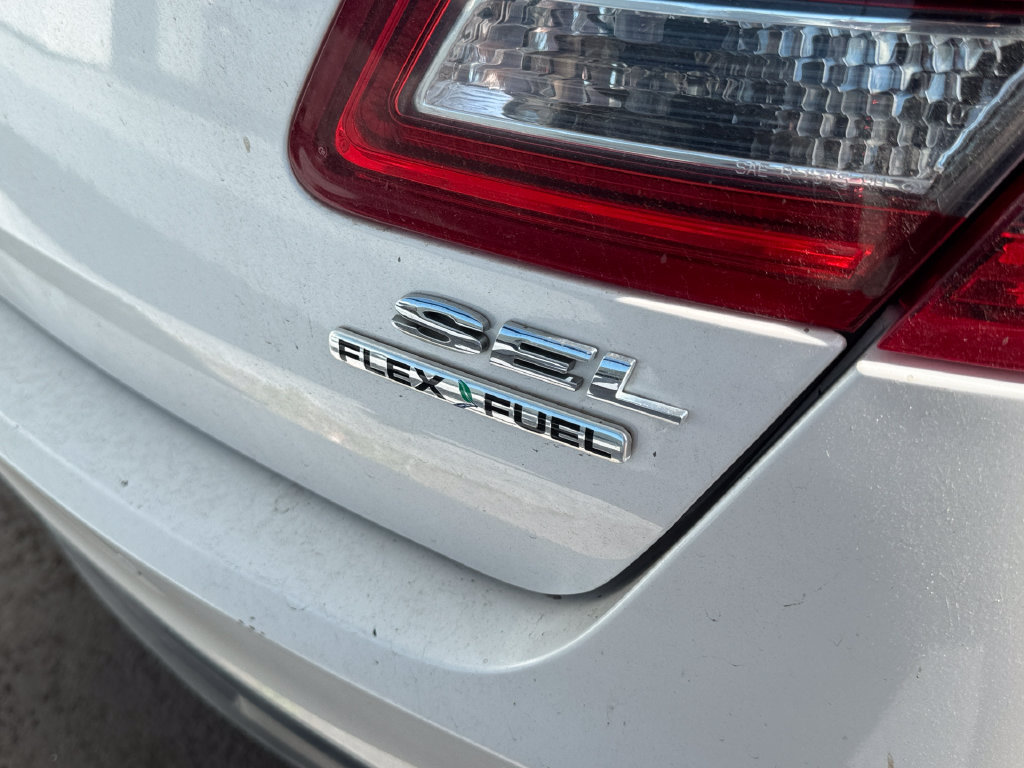 Used 2013 Ford Taurus SEL FWD image 15