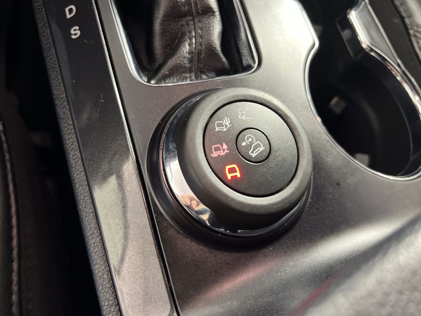 Used 2019 Ford Explorer XLT w/ Equipment Group 202A AWD/4WD image 33