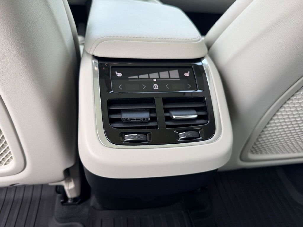 Certified 2026 Volvo XC60 B5 Ultra AWD/4WD image 10