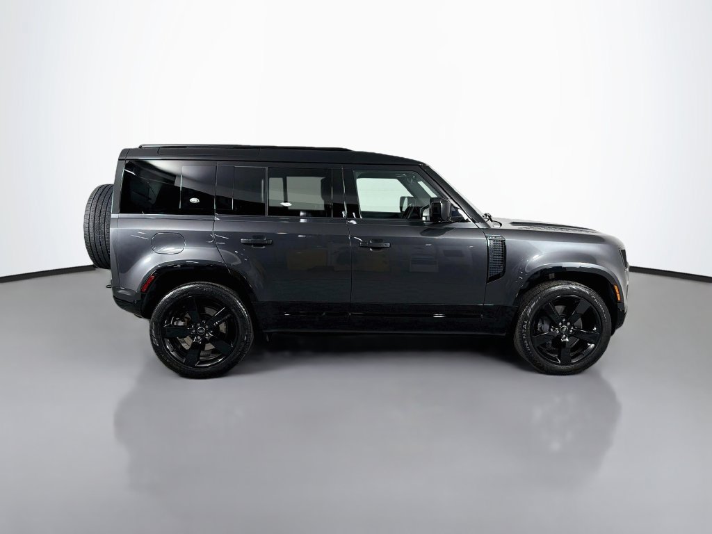 Used 2023 Land Rover Defender 110 X-Dynamic SE AWD/4WD image 4