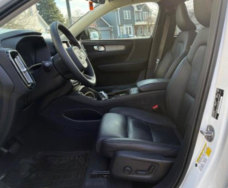 Certified 2023 Volvo XC40 B5 Plus w/ Protection Package Premier image 2