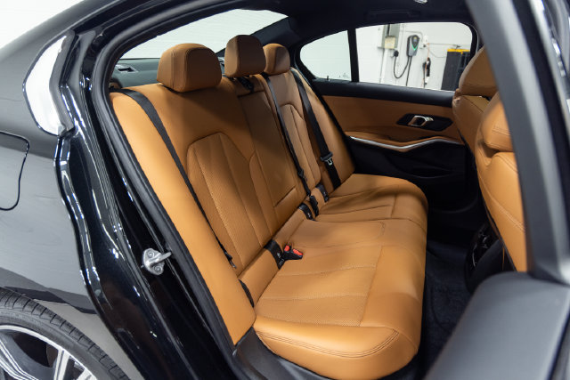Certified 2024 BMW 330i xDrive Sedan w/ Premium Package AWD/4WD image 24