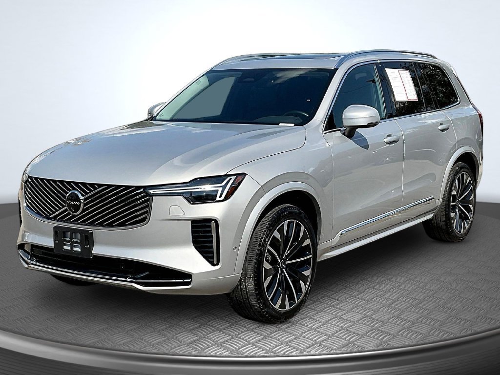 Used 2025 Volvo XC90 B5 Plus AWD/4WD image 3