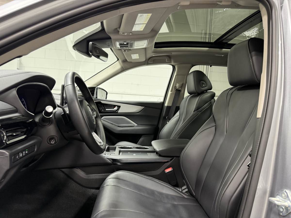 Used 2025 Acura MDX SH-AWD w/ Technology Package image 16
