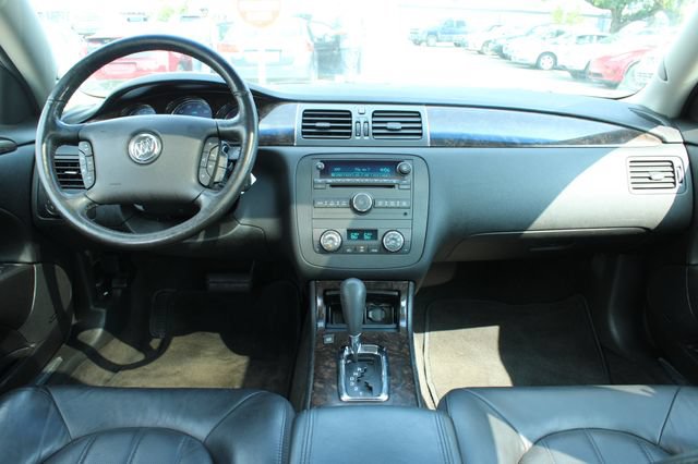 Used 2007 Buick Lucerne CXS w/ Driver Confidence Package FWD image 17