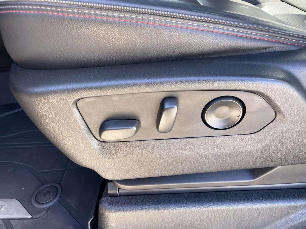 Used 2021 Chevrolet Suburban RST w/ Luxury Package image 18