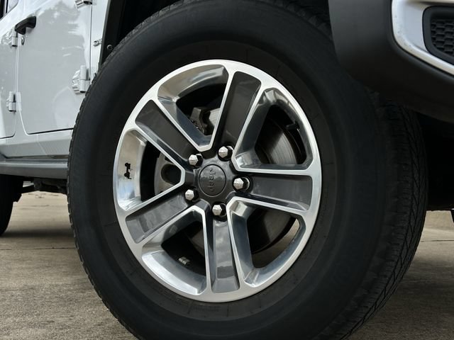 Used 2018 Jeep Wrangler Unlimited Sahara AWD/4WD image 9