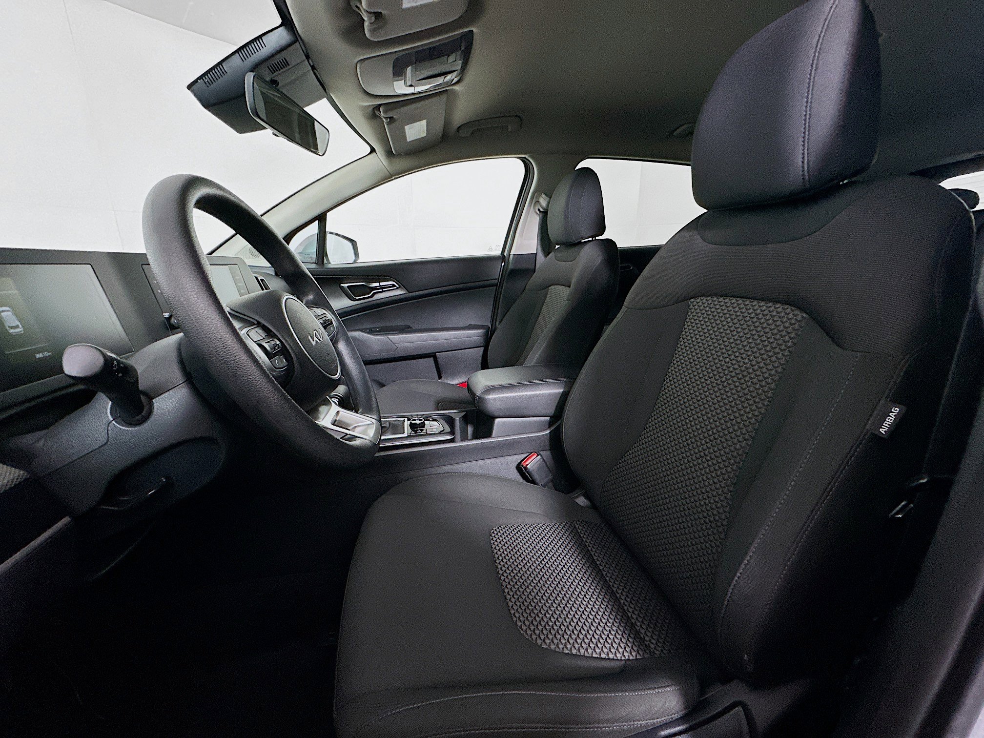 Used 2024 Kia Sportage LX image 13