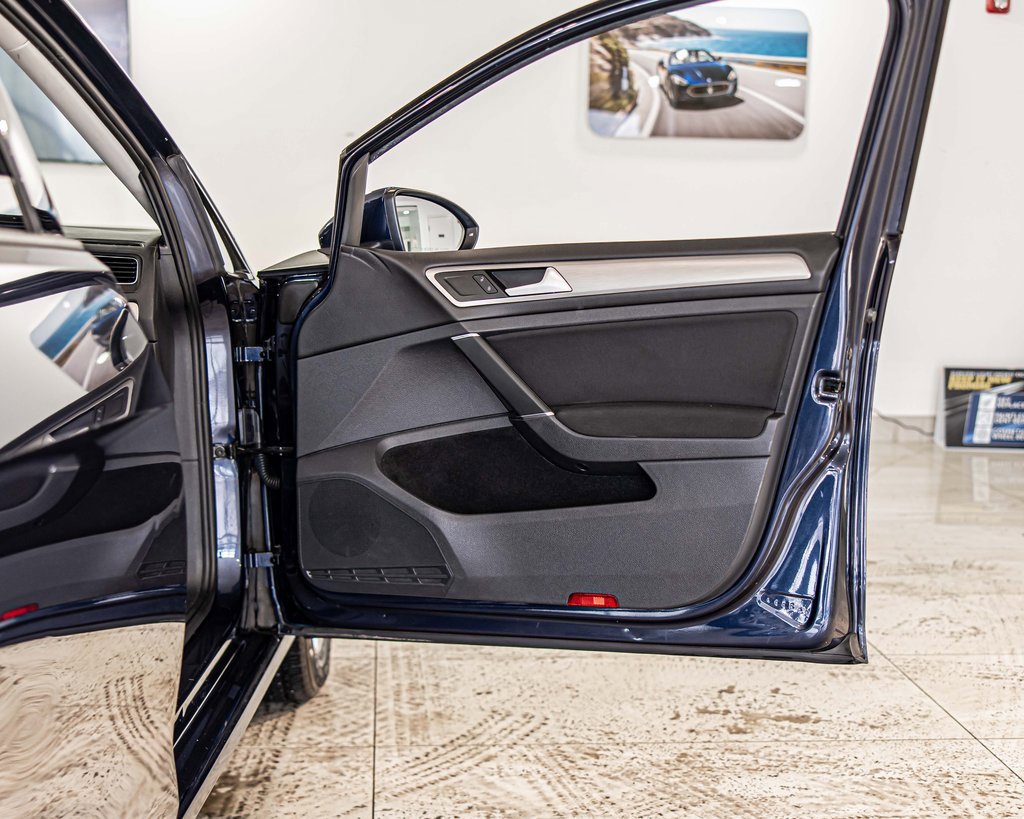 Used 2016 Volkswagen Golf S image 39