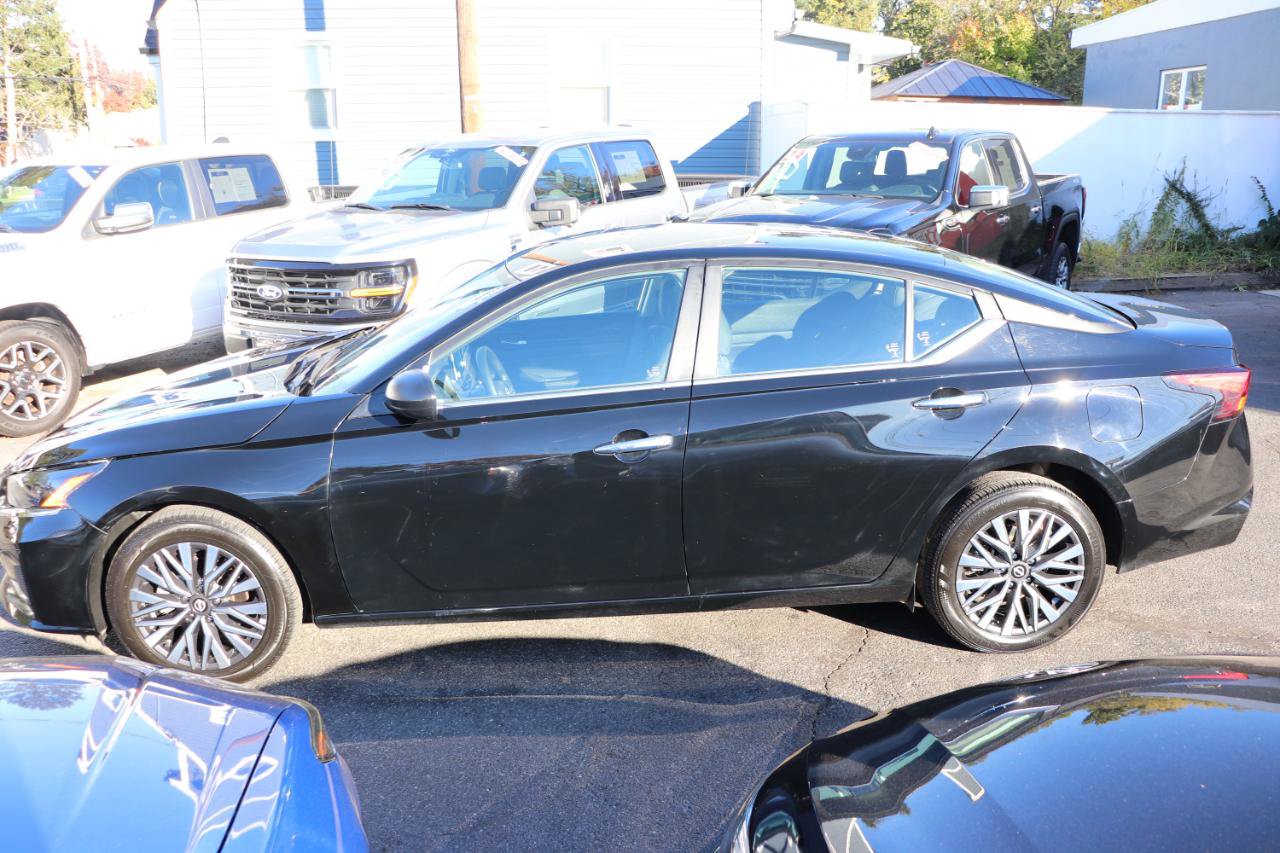 Used 2025 Nissan Altima 2.5 SV AWD/4WD image 2