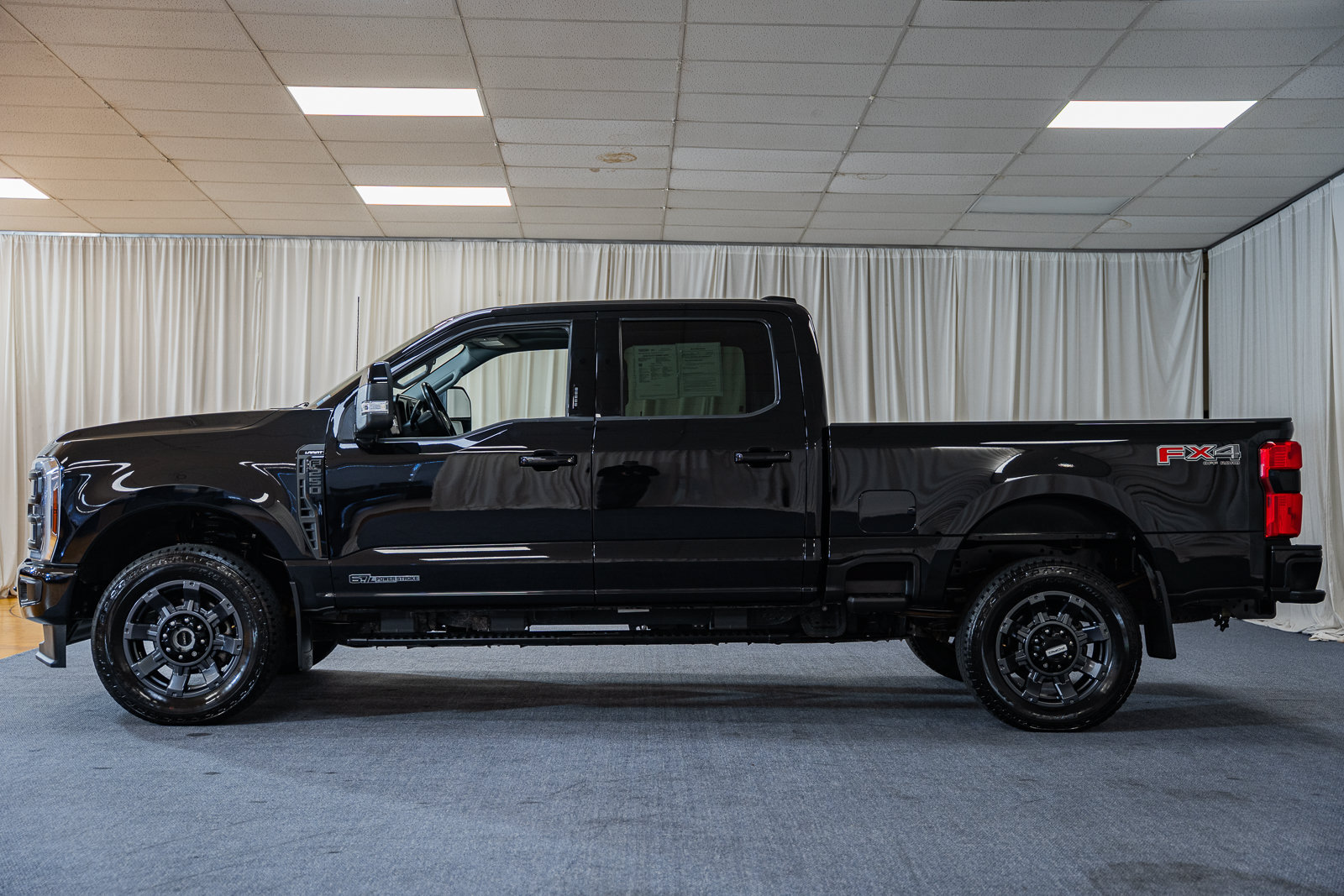 Used 2024 Ford F250 Lariat w/ Sport Appearance Package AWD/4WD image 4