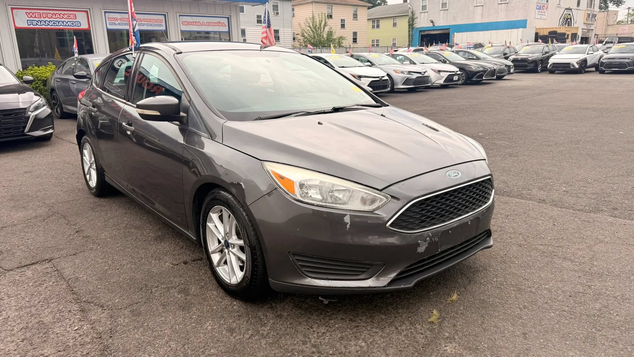 Used 2016 Ford Focus SE FWD image 2