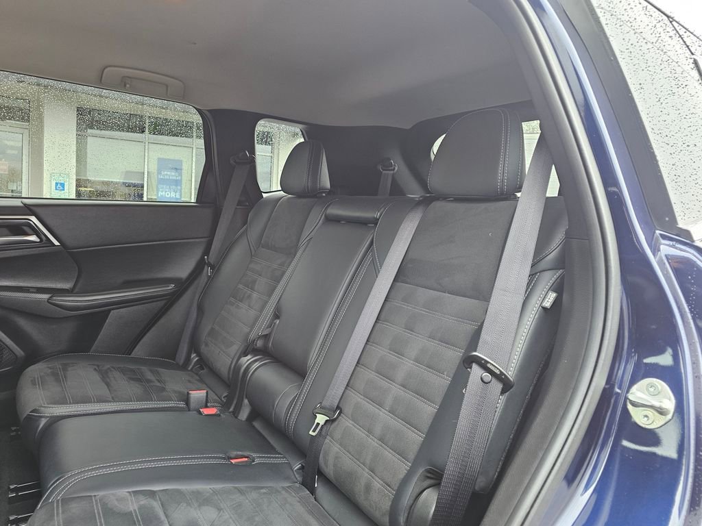 Used 2024 Mitsubishi Outlander SE image 14