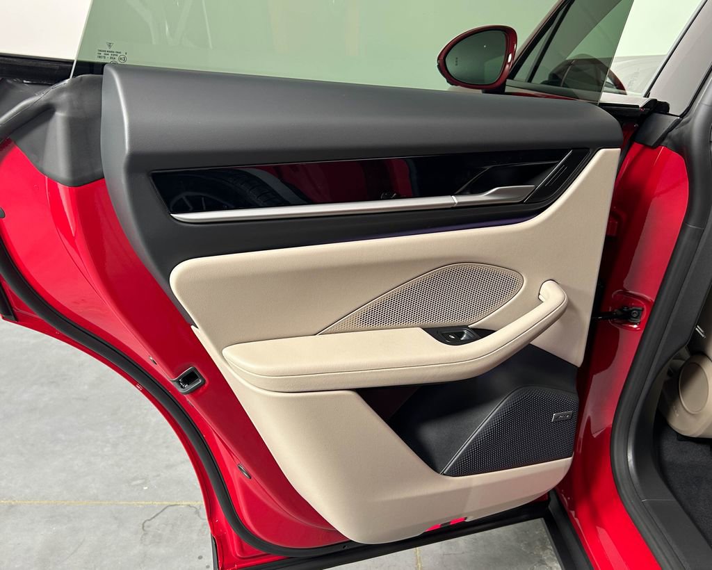 New 2026 Porsche Macan 4 Electric AWD/4WD image 27
