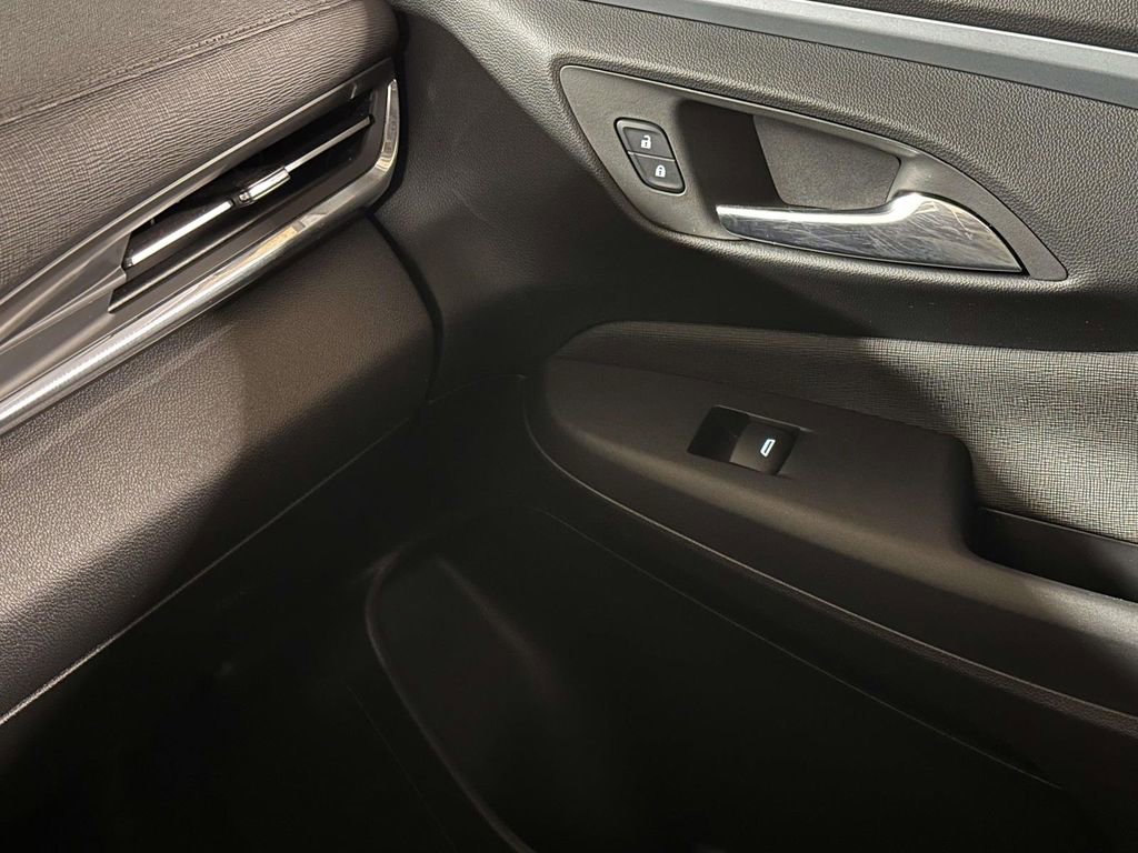 Used 2025 Buick Envista Preferred image 26