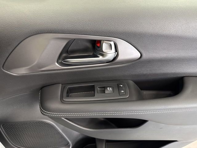 New 2026 Chrysler Pacifica Select image 47