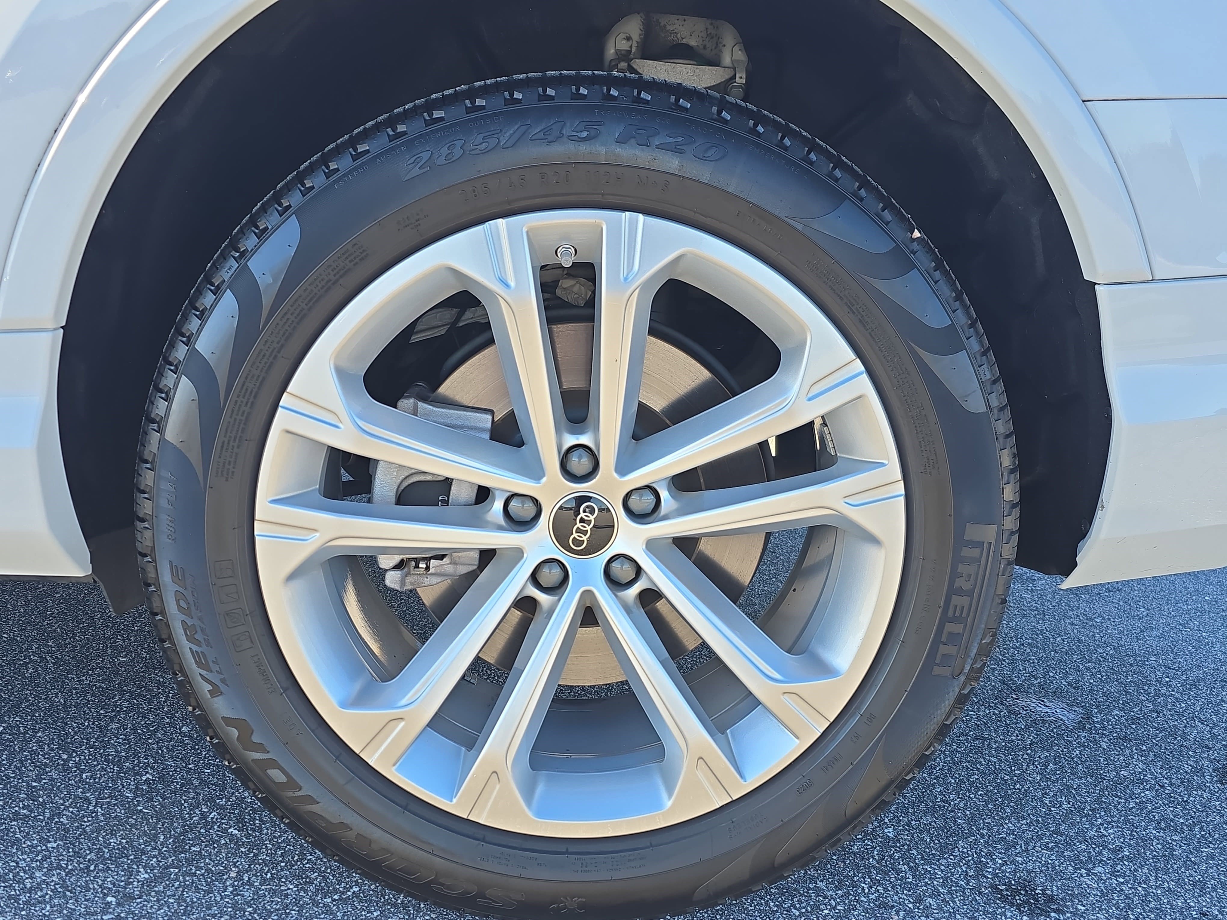 Certified 2025 Audi Q7 2.0T Premium Plus image 32