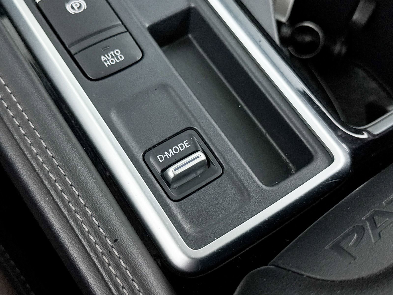 Used 2024 Nissan Pathfinder Platinum image 9