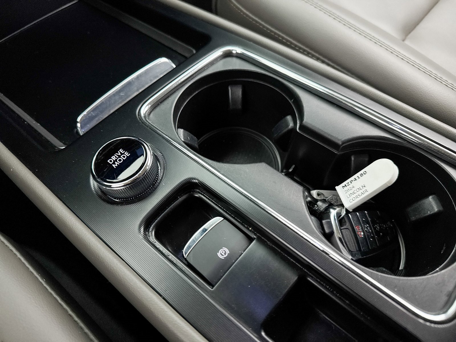 Used 2024 Lincoln Corsair FWD image 30