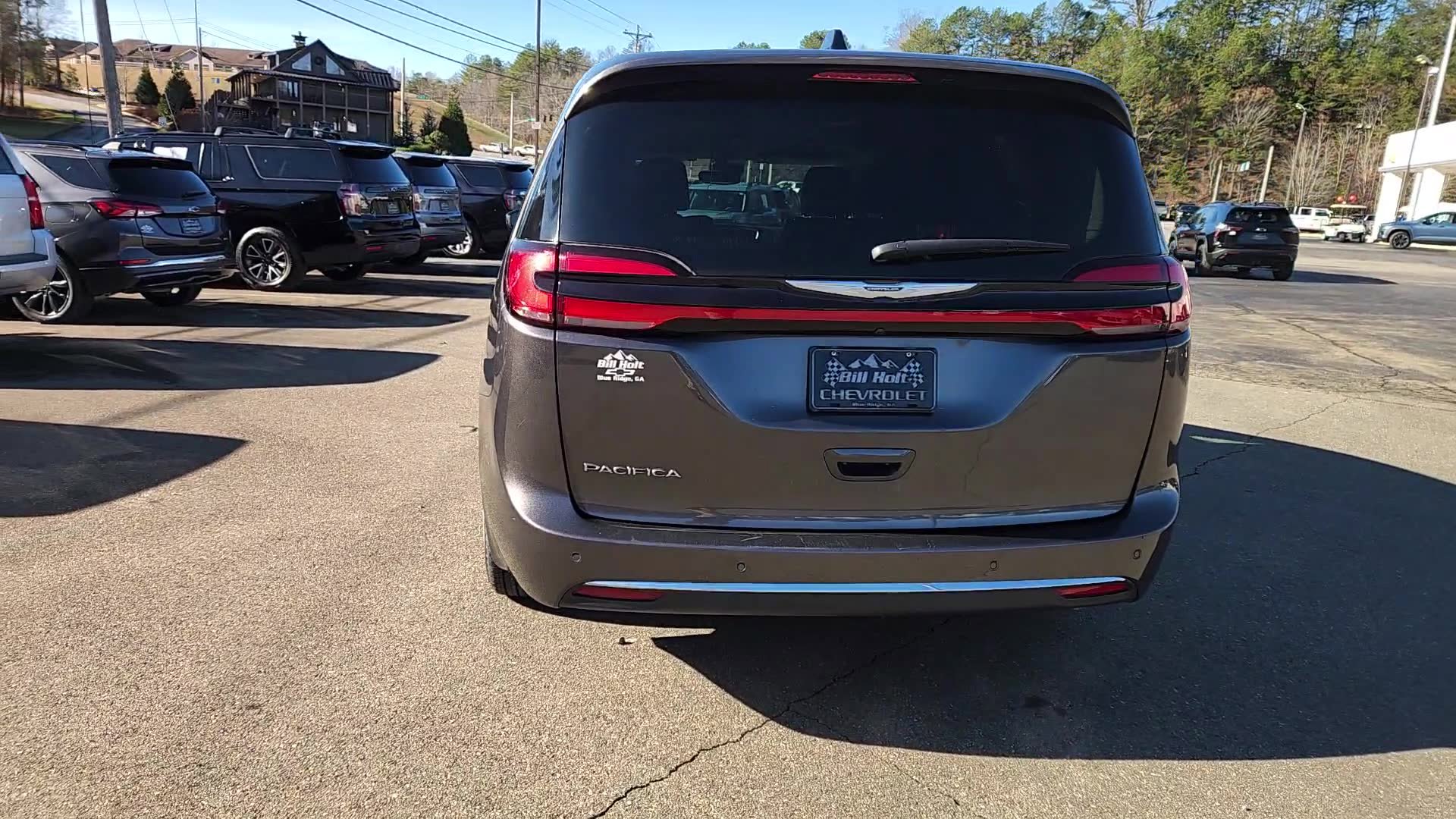 Used 2023 Chrysler Pacifica Touring-L image 9