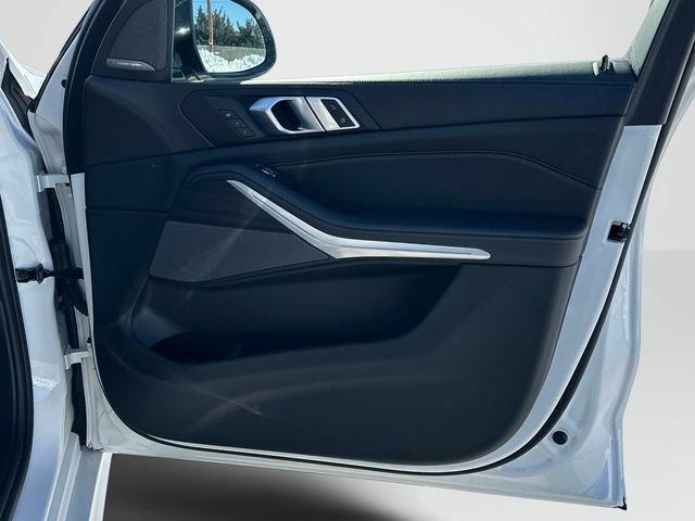 Used 2024 BMW X7 xDrive40i w/ M Sport Package image 23